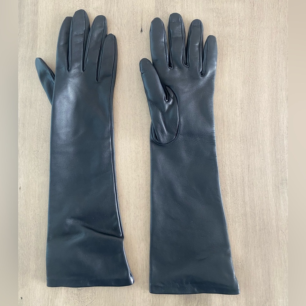 Leather women’s gloves